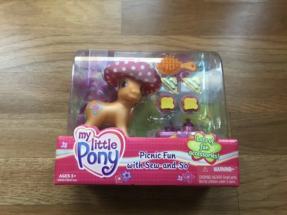 NIB My Little Pony Picnic Fun With Sew-and-So Playset Hasbro 2005 RARE!!!!